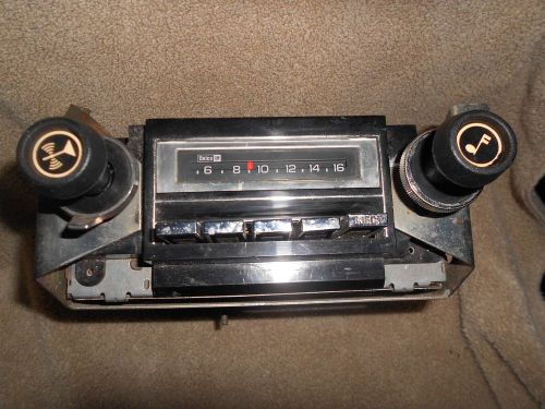 Rare -vintage delco am 8-track pushbutton radio w/bracket