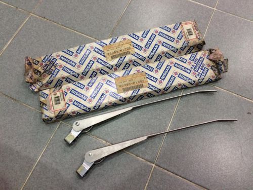Datsun 1200  b110  arm assy wiper nos from japan 1 pair