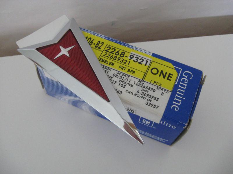 2005 06 07 08 09 10 pontiac g6 front bumper 5 inch arrow emblem new oem 22689321