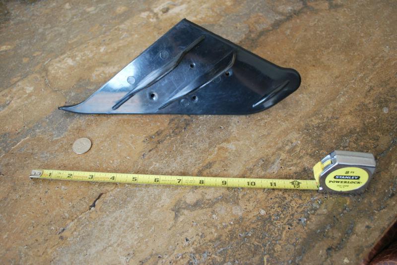 Small propsaver outboard skegsaver