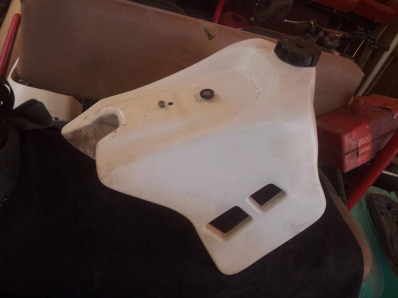 CLARKE HONDA CR500 DESERT OVERSIZE FUEL TANK GAS TANK PETROL W/FASTENERS 1987, US $55.00, image 3