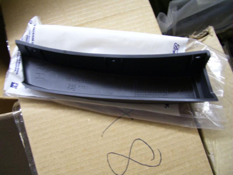 Ford escape oem exterior lower moulding yl8z7829038dab