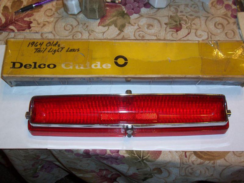 NOS OLDSMOBILE 1964 TAIL LAMP LENS AND CHROME BEZEL D88 S88 J88 JS1 R OR L SIDE , US $59.00, image 2