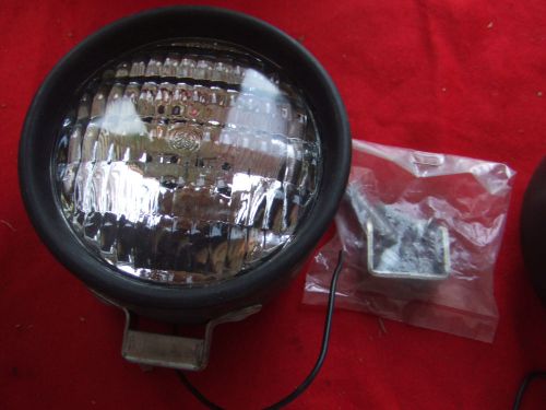 Nos do-ray #505 black fog lights with ge clear bulbs. 5 inch with brackets.