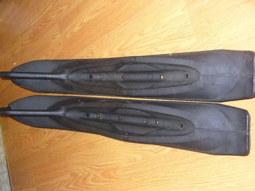 New arctic cat 1998-2002 one piece light weight skis!!! black!!! must see!!!