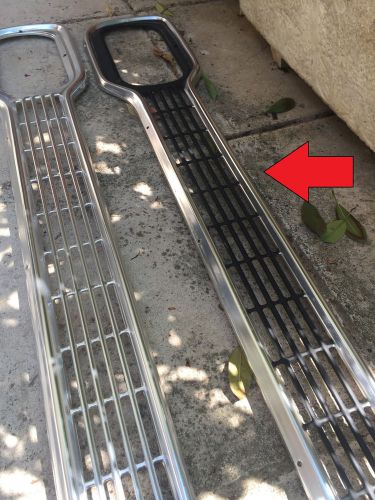 Ford escort mk1 front radiator grille nos silver/black - rectangular headlights