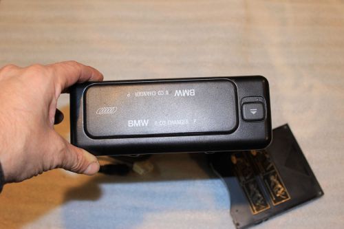 Bmw e32 e34 e36 e38 e31 6 disc cd changer w/magazine 65128361058