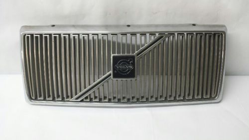 Grille fits 91 92 93 94 volvo 940 p/n 1358486 r261733