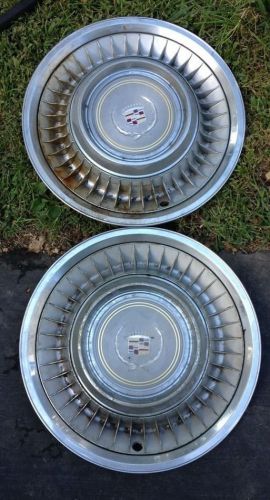 Cadillac hubcaps set of 2- 15&#034; rim fleetwood 1980-87 hub cap