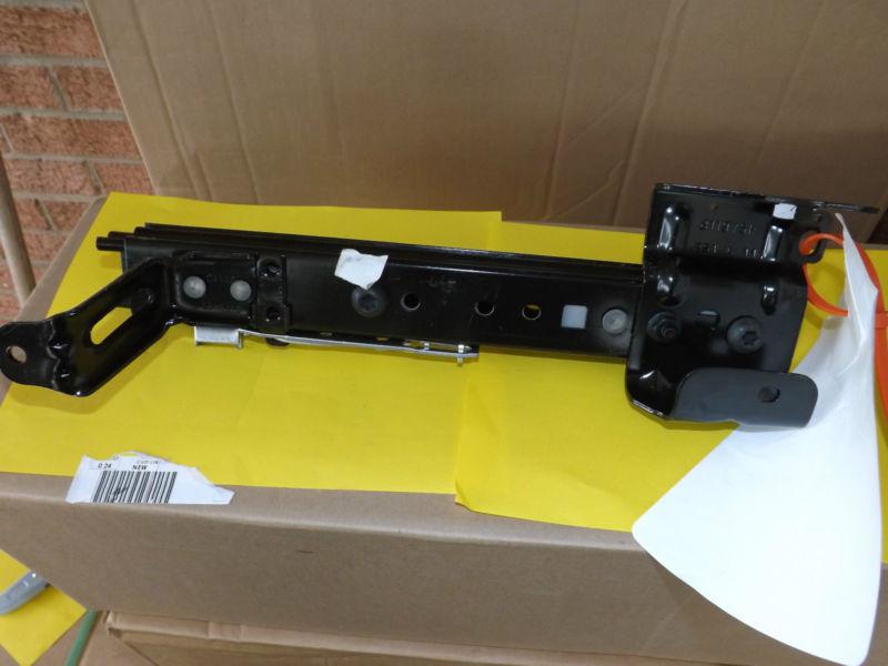 NEW CHEVROLET GENUINE OEM TRACK#19127220, US $75.00, image 2