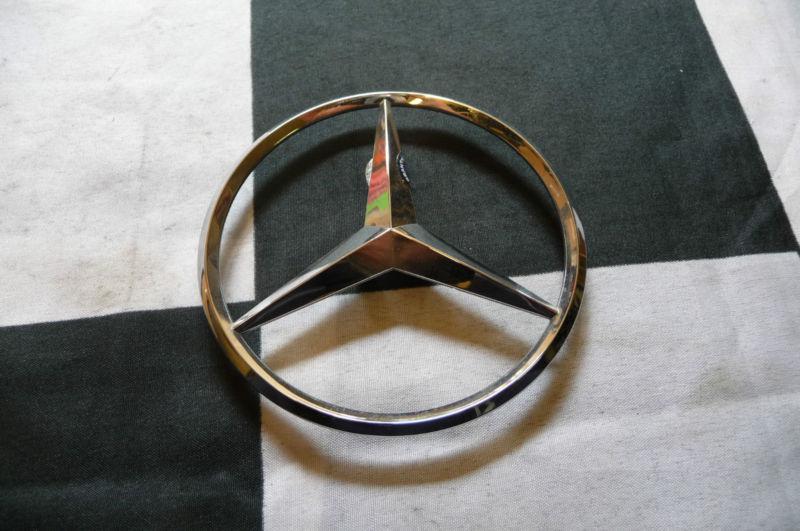 Mercedes benz ml gl rear trunk door lid emblem badge 1648170016 oem oe