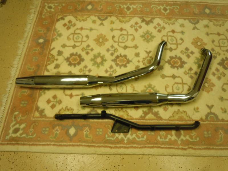 Find Softail Exhaust with mount bracket 2000 in Reston, Virginia, US