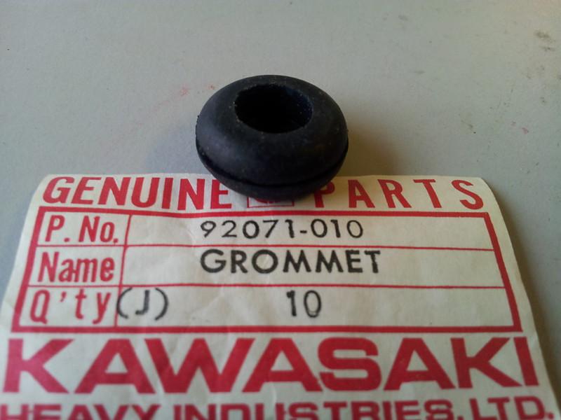 Kawasaki f9 72-74 f8 71-72 f7 71-75 f6 72-73 harness grommet 92071-010 nos
