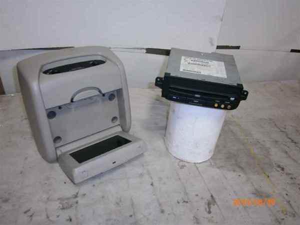 03 chrysler town & country dvd player and screen lkq