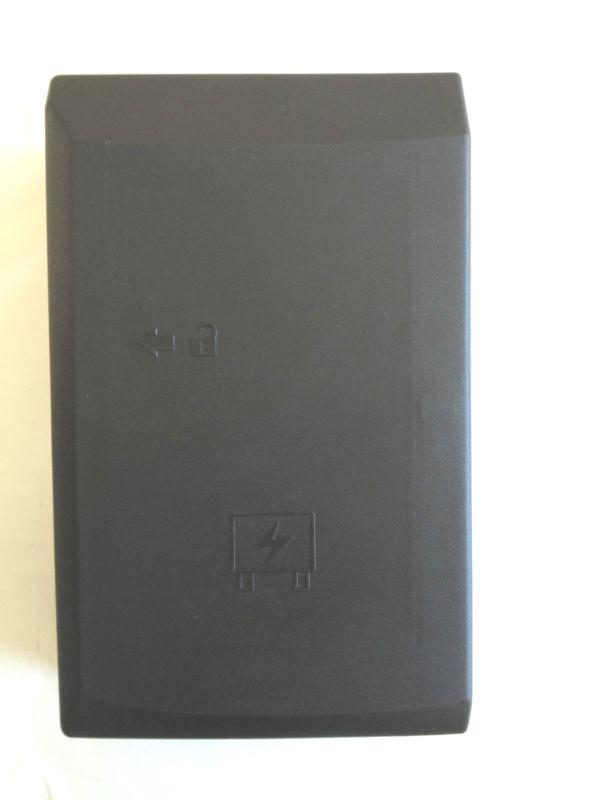 Gm  fuse & relay-upper  cover out side engine compartment like new