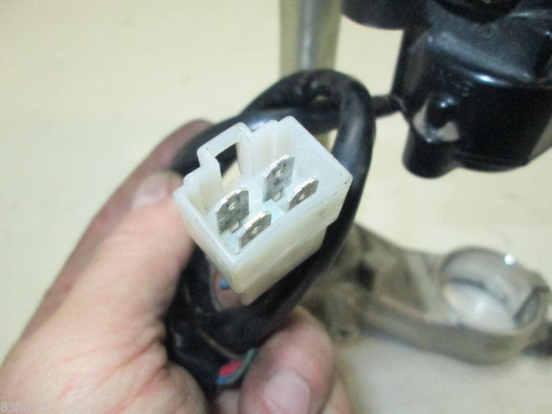 Sell YAMAHA 1999 R1 YZFR1 YZF TR1PLE TREE WITH IGNITION SWITCH & GAS CAP & KEY in Las Vegas