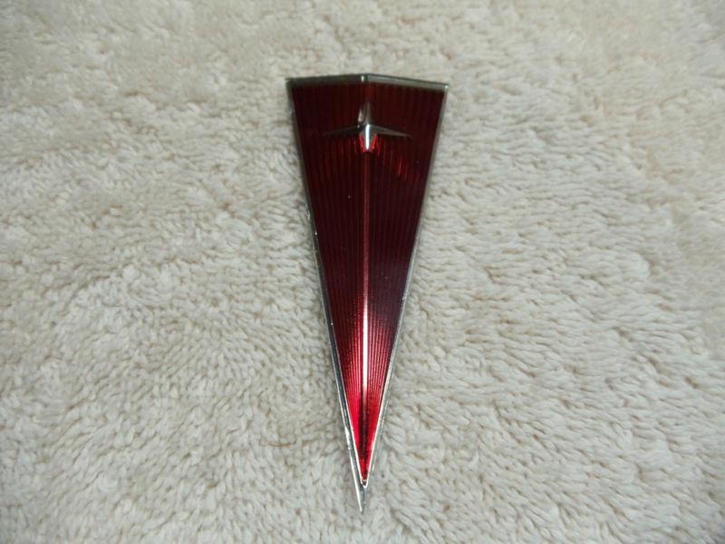~1~classic~nos~1970 1971 1972 1973 1974 1975 pontiac nose panel plastic emblem ~