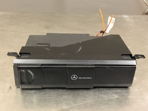 01-07 mercedes c320 c-class sedan oem 6 disc cd changer w/o magazine 2208274642