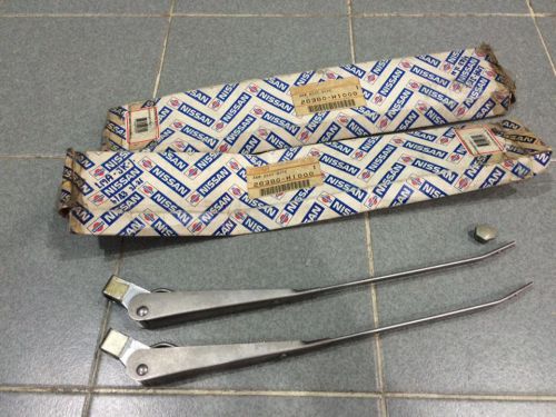 Datsun 1200  b110  arm assy wiper nos from japan 1 pair