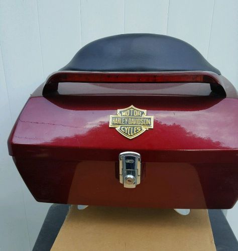 Motorcycle tour pack (trunk)