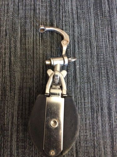 Ronstan snatch block with swivel head