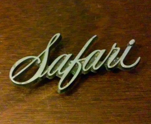 Pontiac safari metal script emblem- driver quality- mounting pins intact 9655389