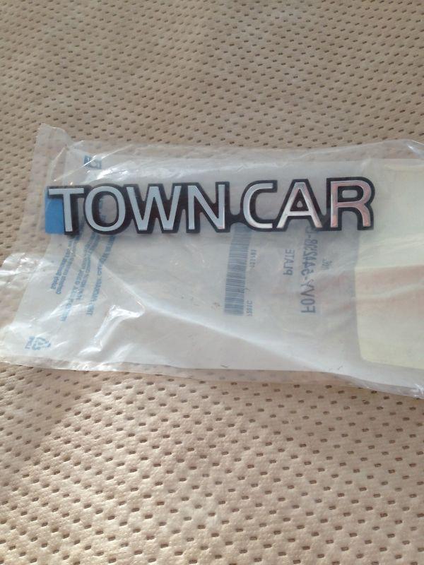 Oem lincoln town car emblem fovy-5442528-b