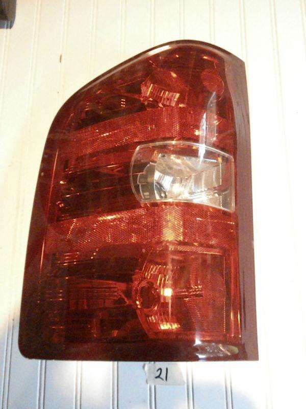 2007 chevrolet truck tailight o.e.m.