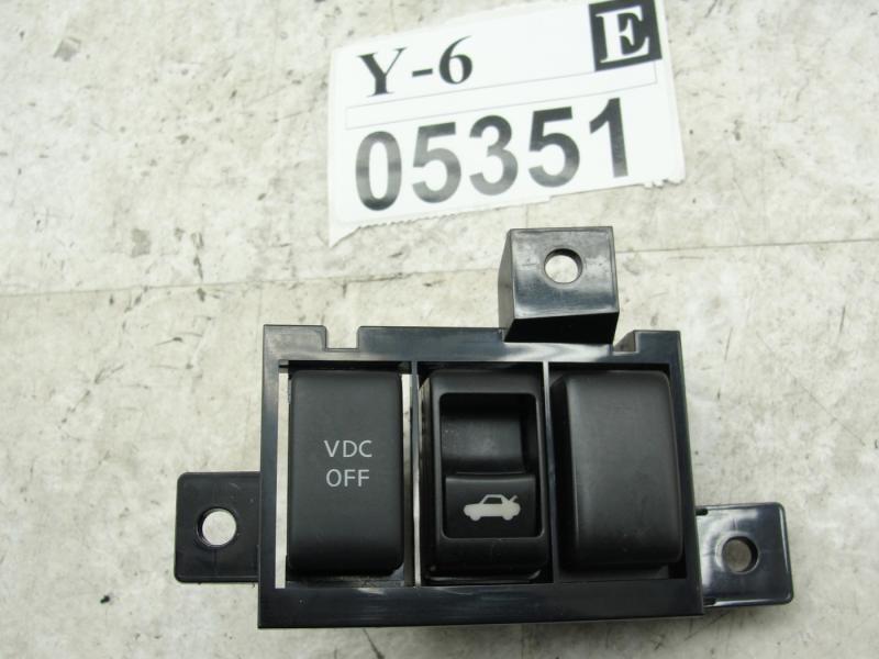 Sell 2007 08 G35 SEDAN VDC TRUNK DECK LID RELEASE SWITCH OPENER BUTTON