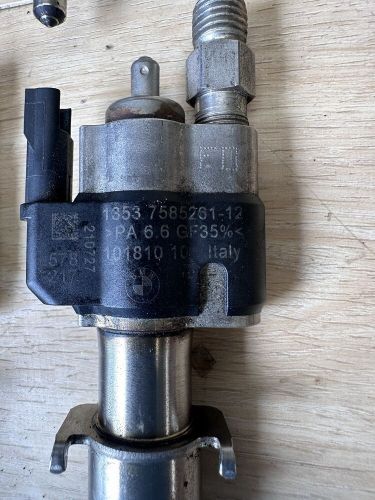 2009-2014 bmw x5 x6 s63 8x fuel injectors set oem