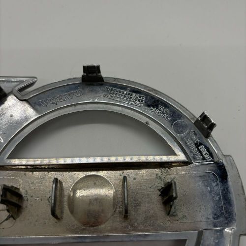 Volvo s60 front grille emblem p/n 31383510 oem
