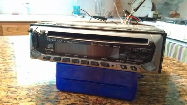 Kenwood kdc-2022 car cd / am / fm  player really nice shape 