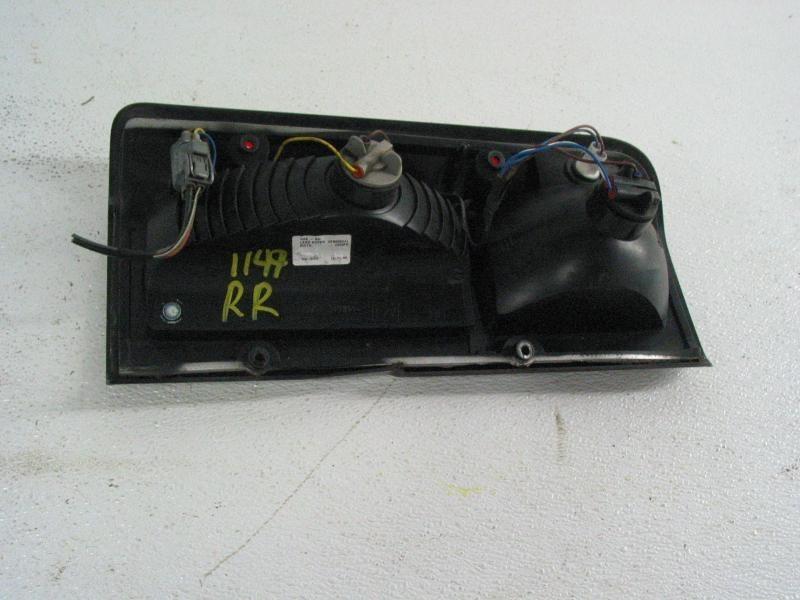 03 04 land rover discovery right tail light discovery body mtd 27330