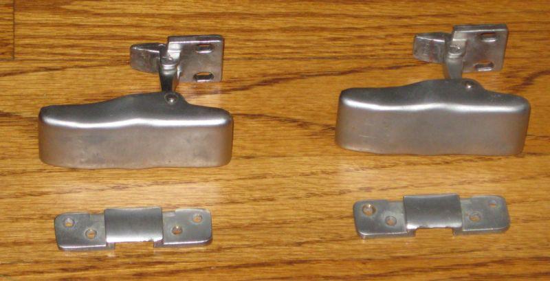 Mgb convertible top latches with latch keepers