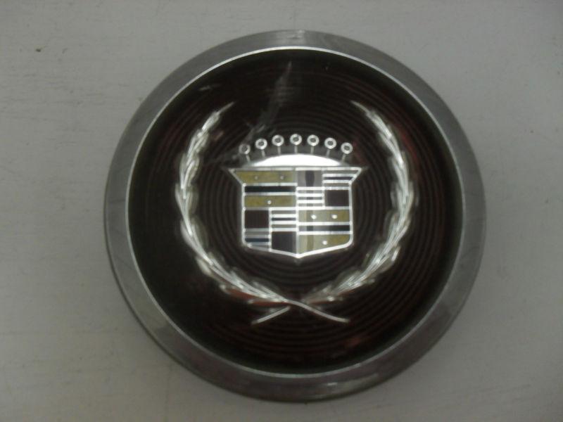 1986 - 1990 1991 1992 cadillac fleetwood / brougham wheel center cap oem b0092
