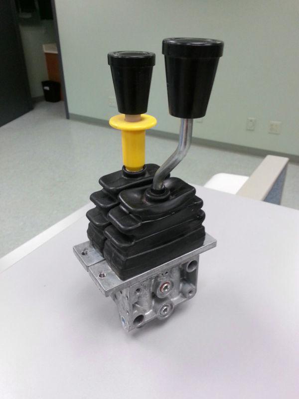 Del hydraulics control valve (1224-99-03 & 1221-99-02)