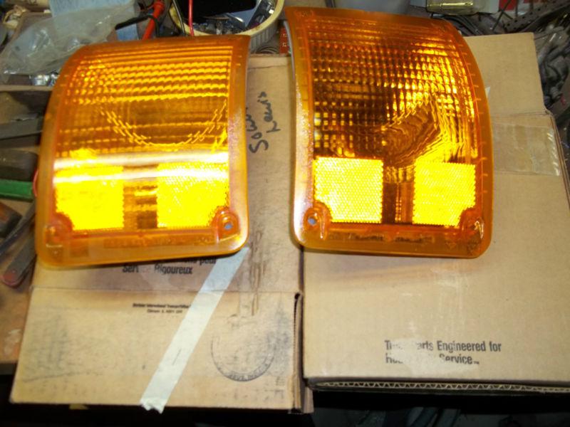 International 1661762c92 turn signal left and right side