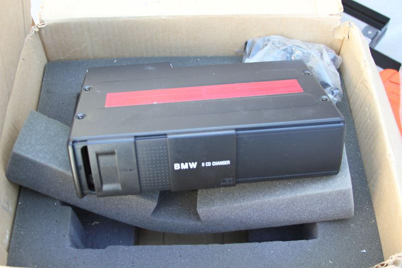 New  bmw oem rear 6 disc cd changer player with , magazine, part #82111469404