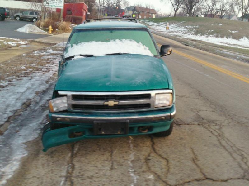 95 96 97 98 99 00 01 02 03 04 05 s10 blazer back glass