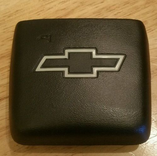 Genuine gm horn cap 15565757 b 1990-2002