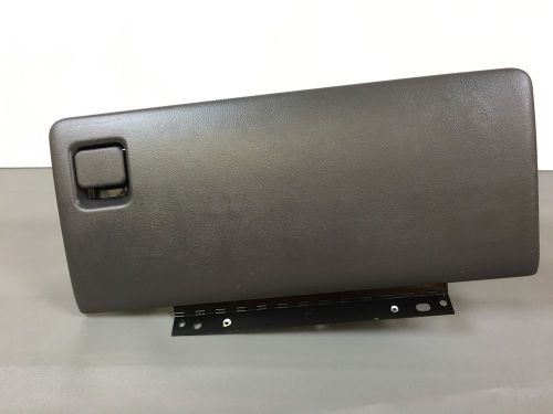★03-06 chevy silverado tahoe avalanche suburban gmc sierra glove compartment