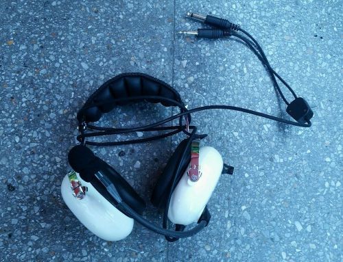 White aopa aviation headset with carrying bag