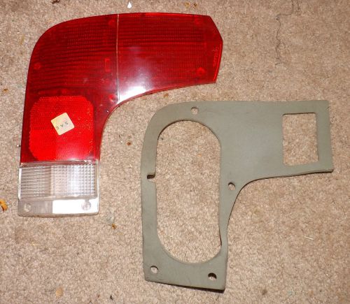 Nos 1971-73 plymouth cricket lh tail light lens # 75061201