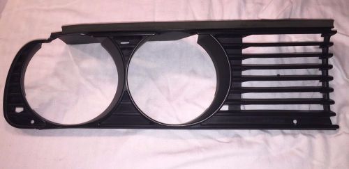 Bmw e30 oem grill / trim for headlight assembly right (pass side) 325 325i 318i