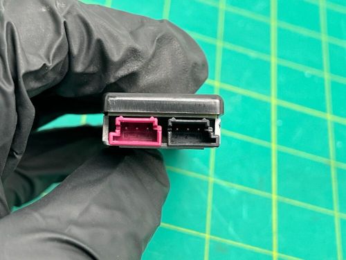 08-14 mercedes c-class w204 radio antenna amplifier booster contact carrier oem