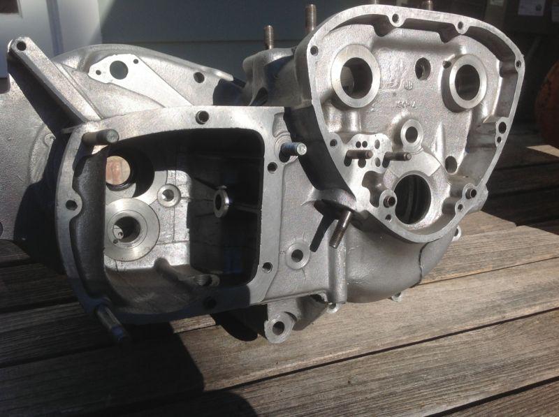 Triumph 650 engine cases tr6r