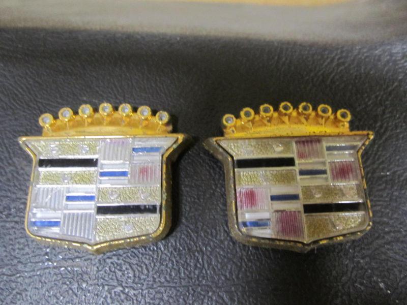 Cadillac emblem ornament oe wreath and crest set of 2 pieces gold  good coloring