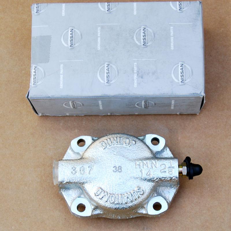 Datsun roadster inner front disc brake cylinder assembly *new, oem nissan*
