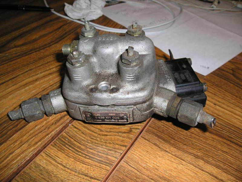 83-93 mercedes w201 190e 2.3l fuel distributor regulator injection 0438101026