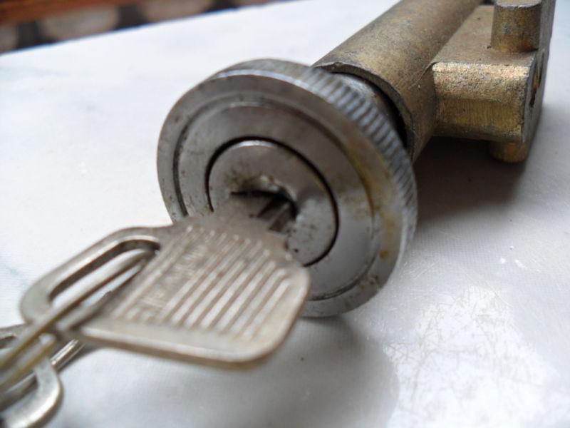 VINTAGE ACCESSORY FRONT HOOD LOCK SEDAN OR CONVERTIBLE SPLIT ZWITTER OR OVAL BUG, US $70.00, image 4